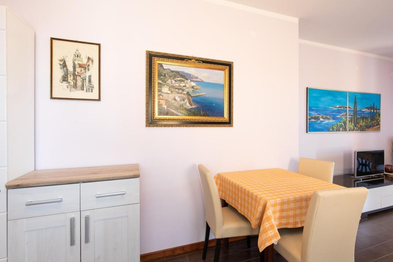 Apartments Bella Vista Krk Town Eksteriør bilde